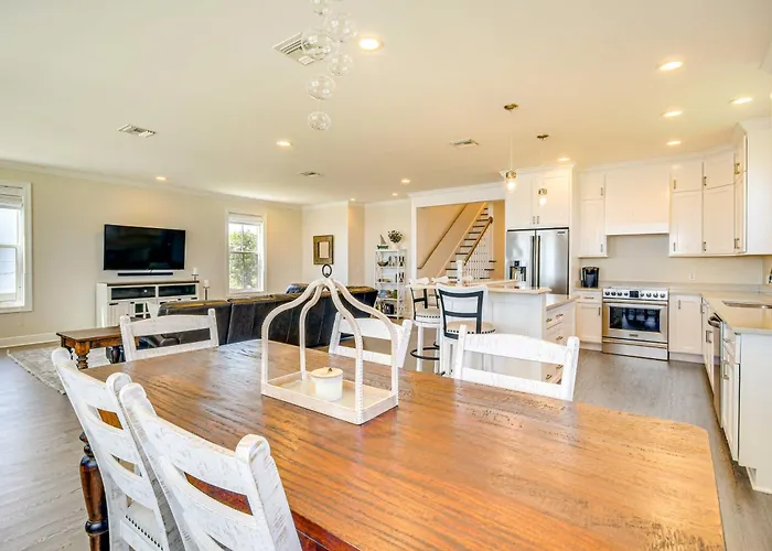 Walk To Beach: Oceanfront Home W/ Outdoor Kitchen
